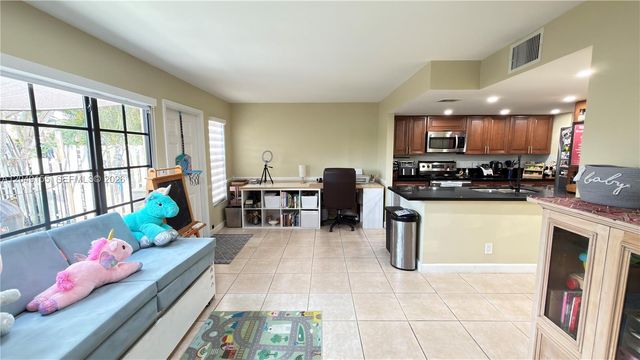 9492 NW 39th Street, Sunrise, FL 33351