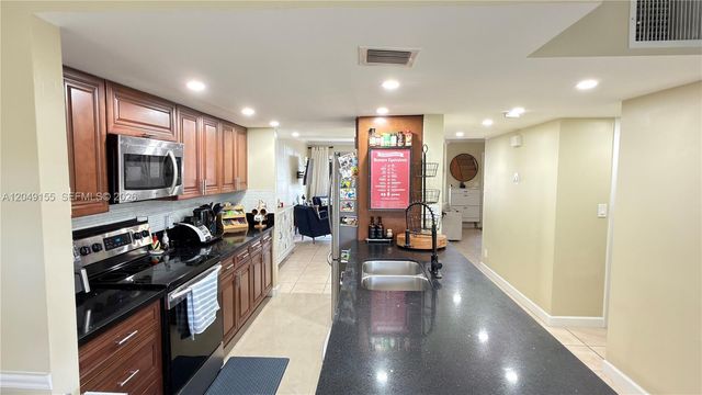9492 NW 39th Street, Sunrise, FL 33351