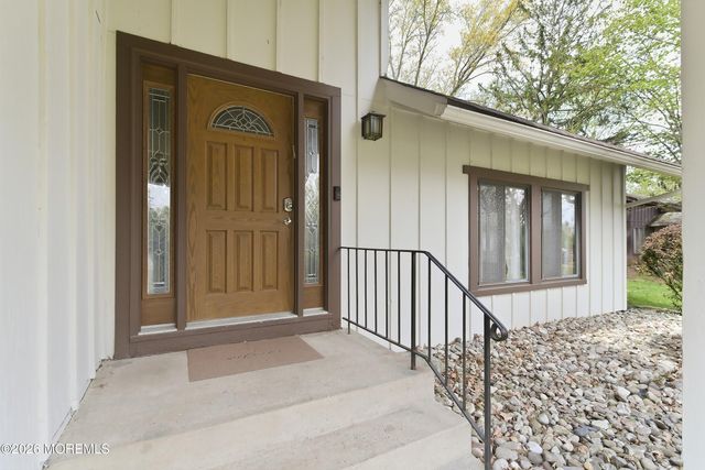 13 Summit Avenue, Manalapan, NJ 07726