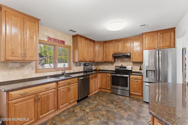 13 Summit Avenue, Manalapan, NJ 07726