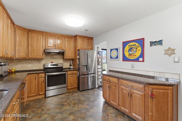 13 Summit Avenue, Manalapan, NJ 07726