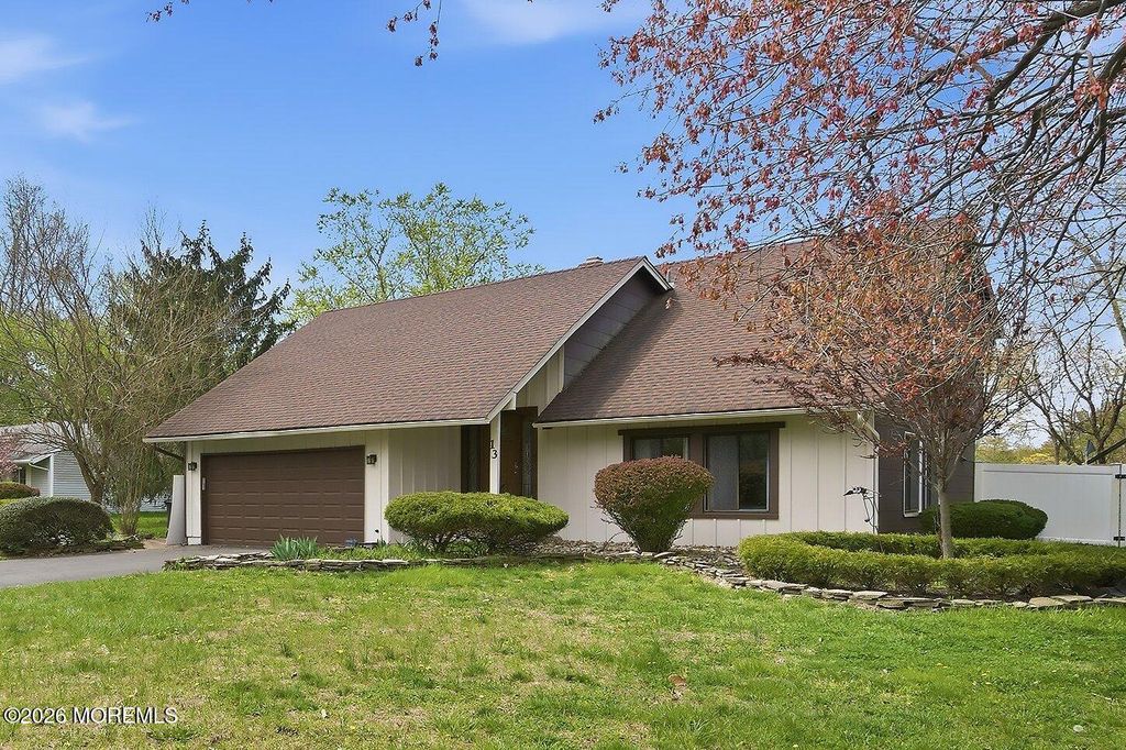 13 Summit Avenue, Manalapan, NJ 07726