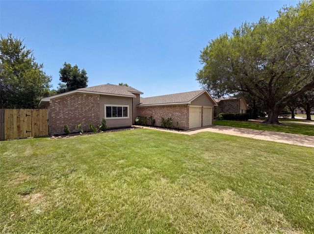318 Floravista Drive, Houston, TX 77598