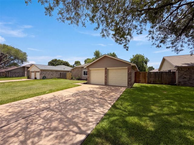 318 Floravista Drive, Houston, TX 77598