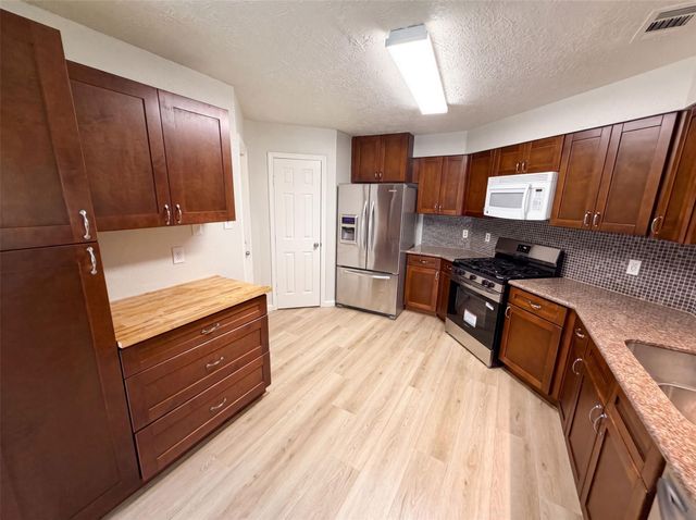 318 Floravista Drive, Houston, TX 77598