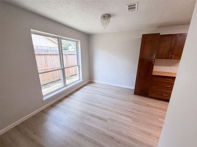 318 Floravista Drive, Houston, TX 77598