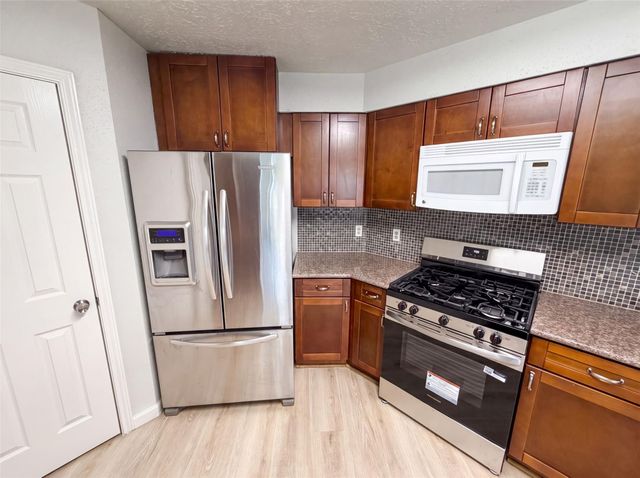 318 Floravista Drive, Houston, TX 77598