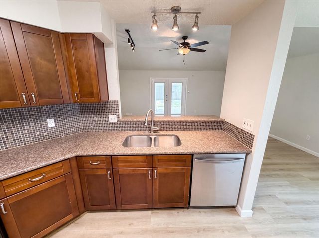 318 Floravista Drive, Houston, TX 77598