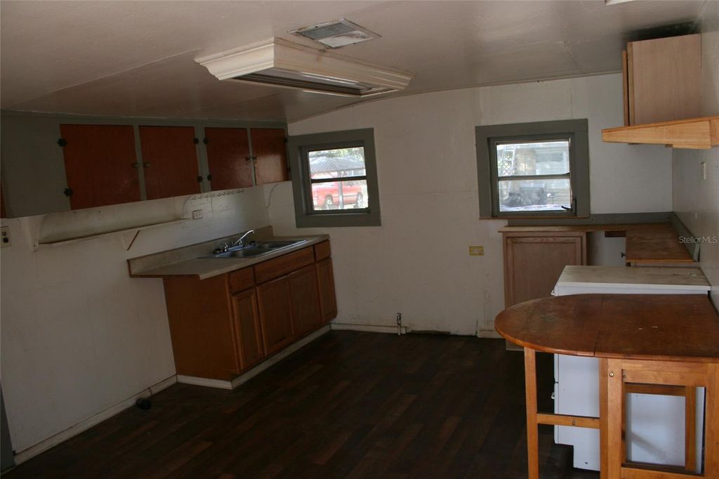 Image 4 of property listing at 704 MISSISSIPPI AVENUE, St Cloud, FL 34769