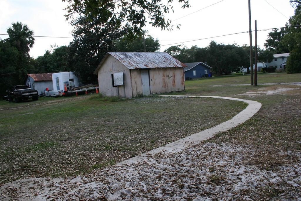 Image 6 of property listing at 704 MISSISSIPPI AVENUE, St Cloud, FL 34769