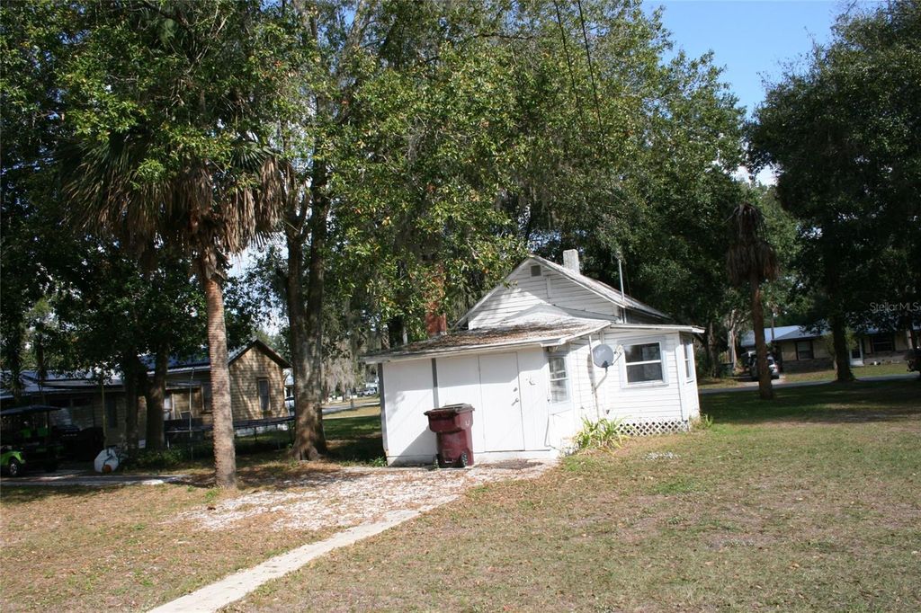Image 8 of property listing at 704 MISSISSIPPI AVENUE, St Cloud, FL 34769