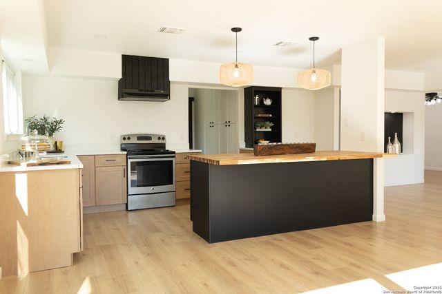 6230 Hickory Hollow, Windcrest, TX 78239