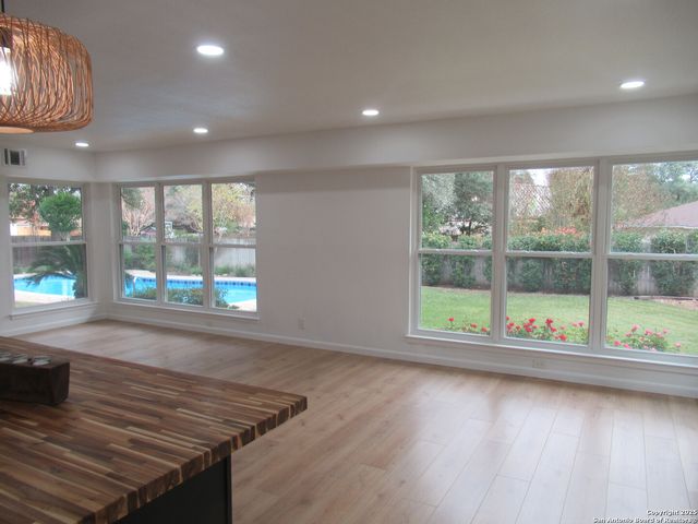 6230 Hickory Hollow, Windcrest, TX 78239