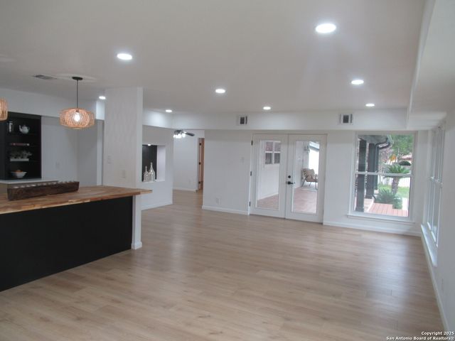 6230 Hickory Hollow, Windcrest, TX 78239