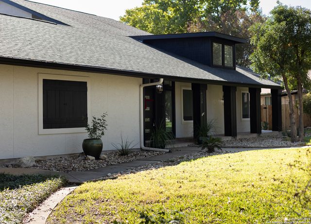 6230 Hickory Hollow, Windcrest, TX 78239