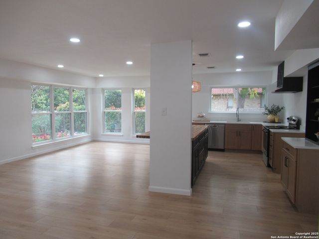 6230 Hickory Hollow, Windcrest, TX 78239