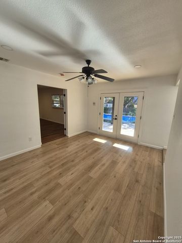 6230 Hickory Hollow, Windcrest, TX 78239