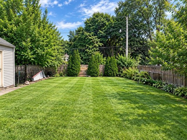 54208 Ironwood Road, South Bend, IN 46635