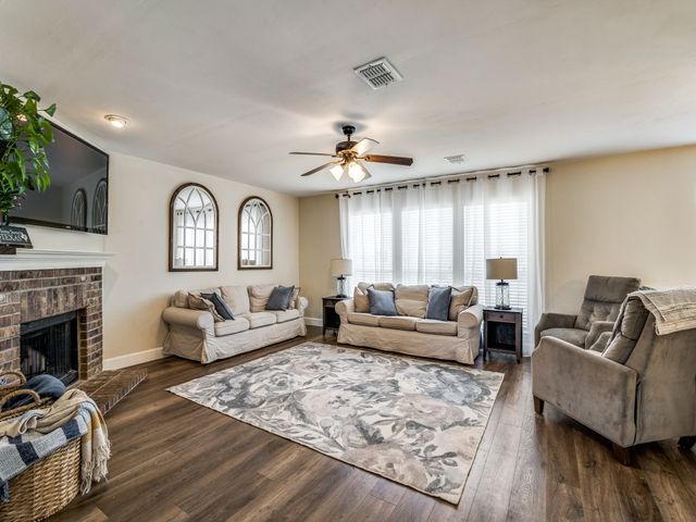 300 Aspenwood Trail, Forney, TX 75126