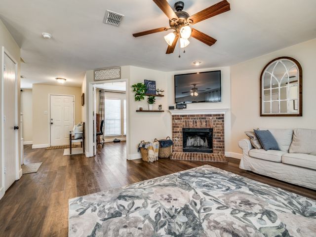 300 Aspenwood Trail, Forney, TX 75126
