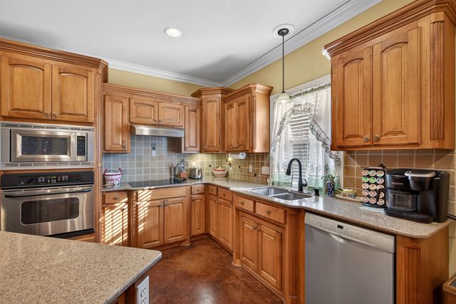 9040 Hayden Drive, Shreveport, LA 71106