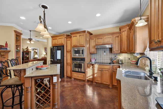 9040 Hayden Drive, Shreveport, LA 71106