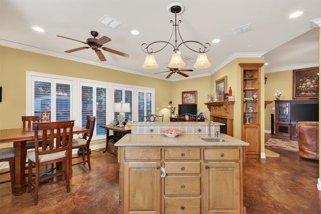 9040 Hayden Drive, Shreveport, LA 71106