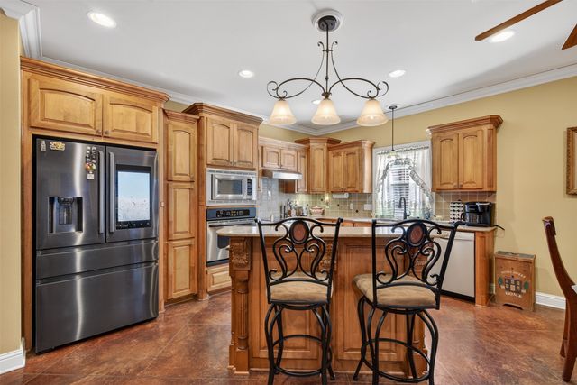 9040 Hayden Drive, Shreveport, LA 71106