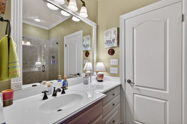 9040 Hayden Drive, Shreveport, LA 71106