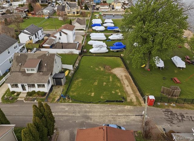 1628 Beechmont Street, Keego Harbor, MI 48320