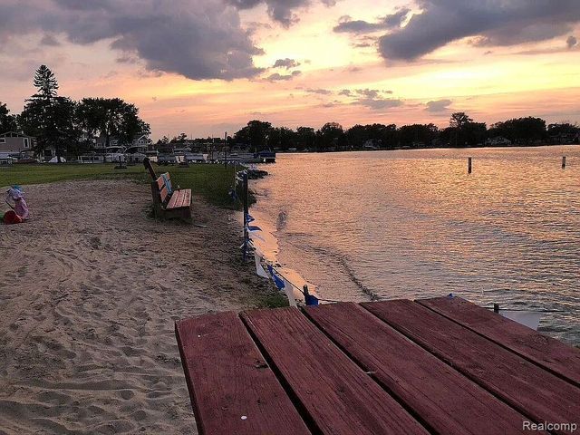 1628 Beechmont Street, Keego Harbor, MI 48320