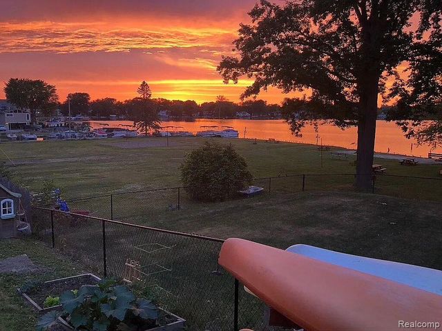 1628 Beechmont Street, Keego Harbor, MI 48320