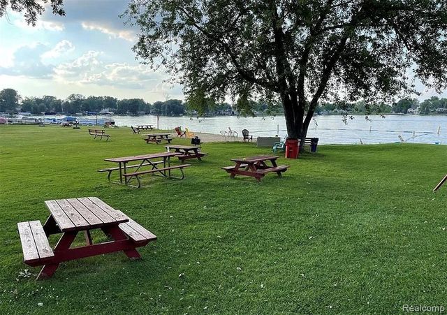 1628 Beechmont Street, Keego Harbor, MI 48320