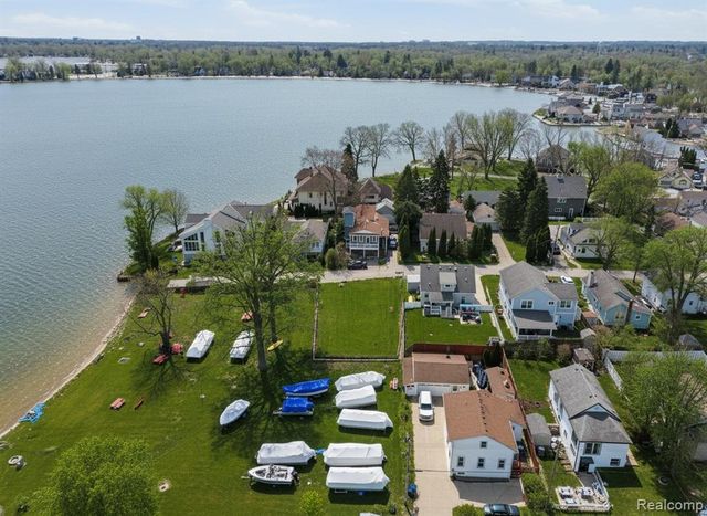 1628 Beechmont Street, Keego Harbor, MI 48320