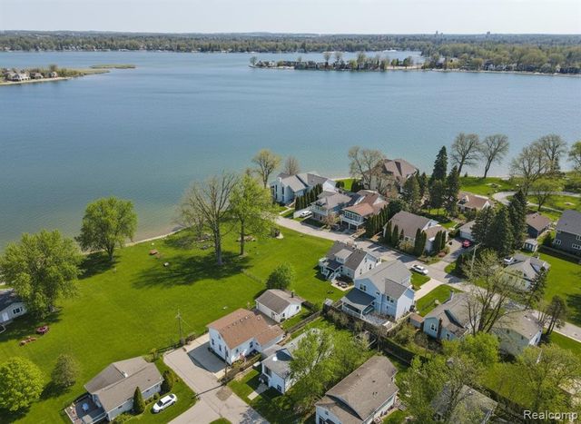 1628 Beechmont Street, Keego Harbor, MI 48320