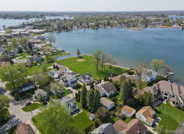 1628 Beechmont Street, Keego Harbor, MI 48320