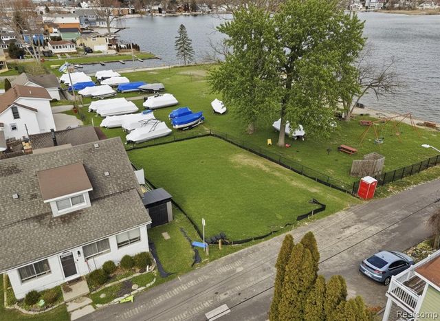 1628 Beechmont Street, Keego Harbor, MI 48320