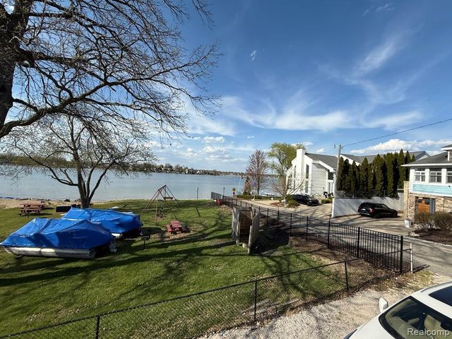 1628 Beechmont Street, Keego Harbor, MI 48320