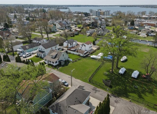 1628 Beechmont Street, Keego Harbor, MI 48320