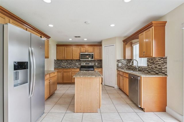 1072 ROYAL MARQUIS CIRCLE, Ocoee, FL 34761