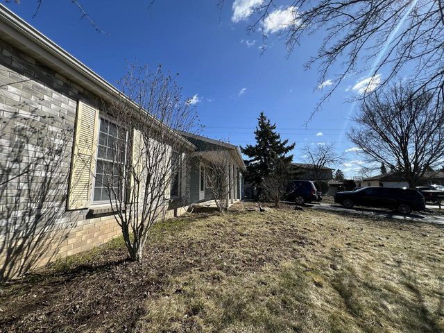 6908 W Greenbrook COURT, Milwaukee, WI 53223