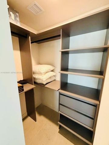 11 NE 6TH 2610, Miami, FL 33132