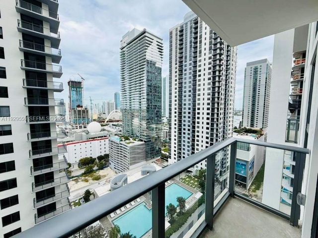 11 NE 6TH 2610, Miami, FL 33132