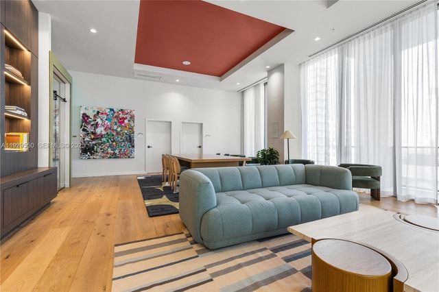 11 NE 6TH 2610, Miami, FL 33132