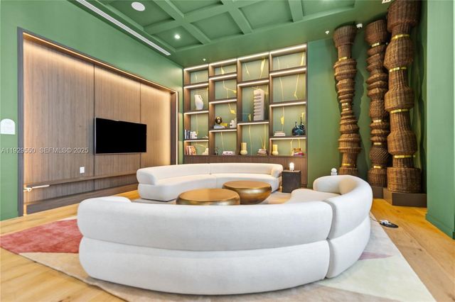 11 NE 6TH 2610, Miami, FL 33132