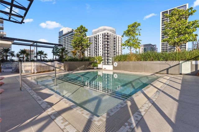 11 NE 6TH 2610, Miami, FL 33132