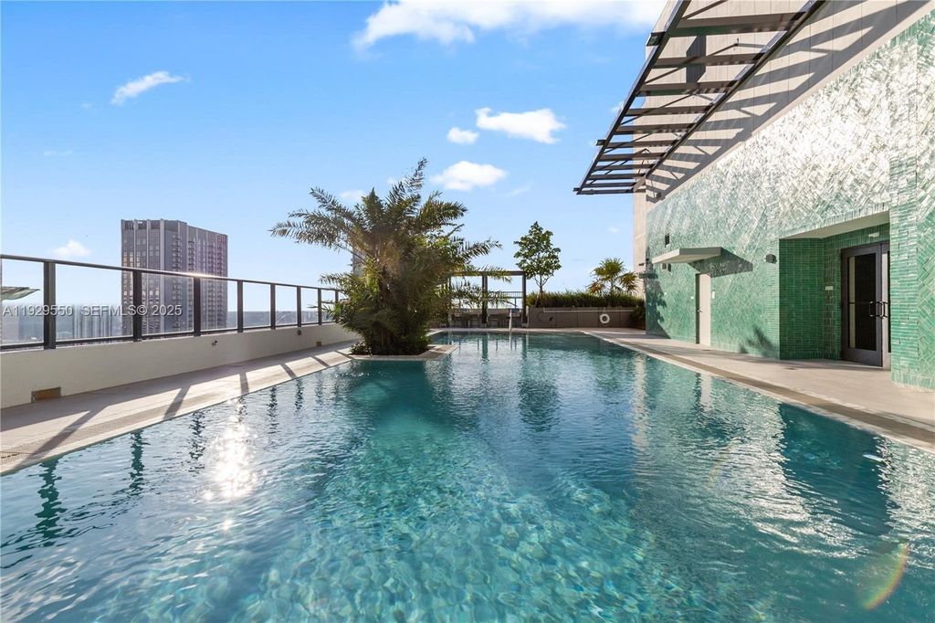 11 NE 6TH 2610, Miami, FL 33132