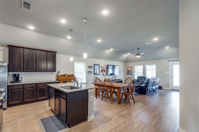949 Gentle Moss Drive, Magnolia, TX 77354