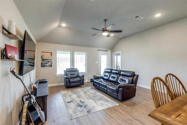 949 Gentle Moss Drive, Magnolia, TX 77354