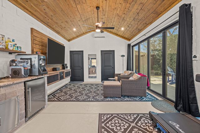 3649 Shelby Drive, Fort Worth, TX 76109